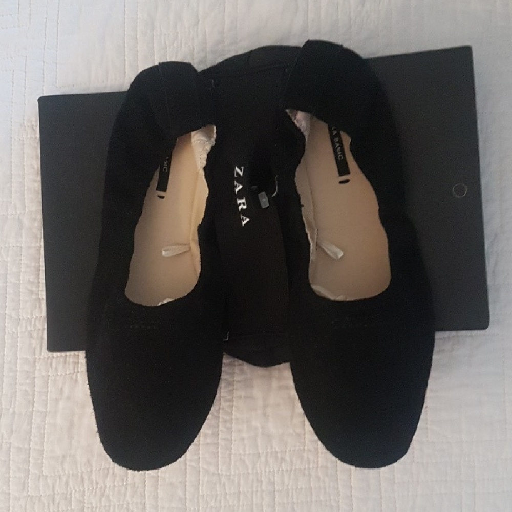 Zara Women's Classic Black Flats
